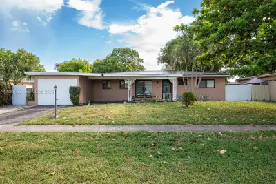 1024 Long Island Ave, Fort Lauderdale: photo 1 of 31
