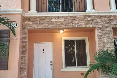 11381 SW 230th Ter, Miami: photo 1 of 20