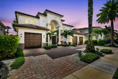 718 Edgebrook Ln, West Palm Beach: photo 1 of 101
