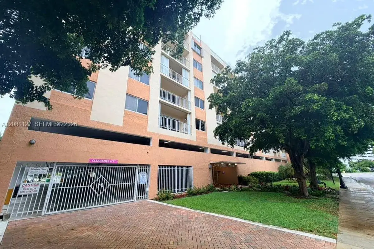 200 178th Dr #606, Sunny Isles Beach: photo 1 of 18