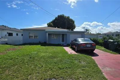 12140 SW 218th St, Miami: photo 1 of 12