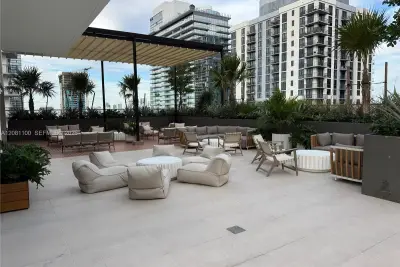 11 NE 6th St #802, Miami: photo 1 of 26