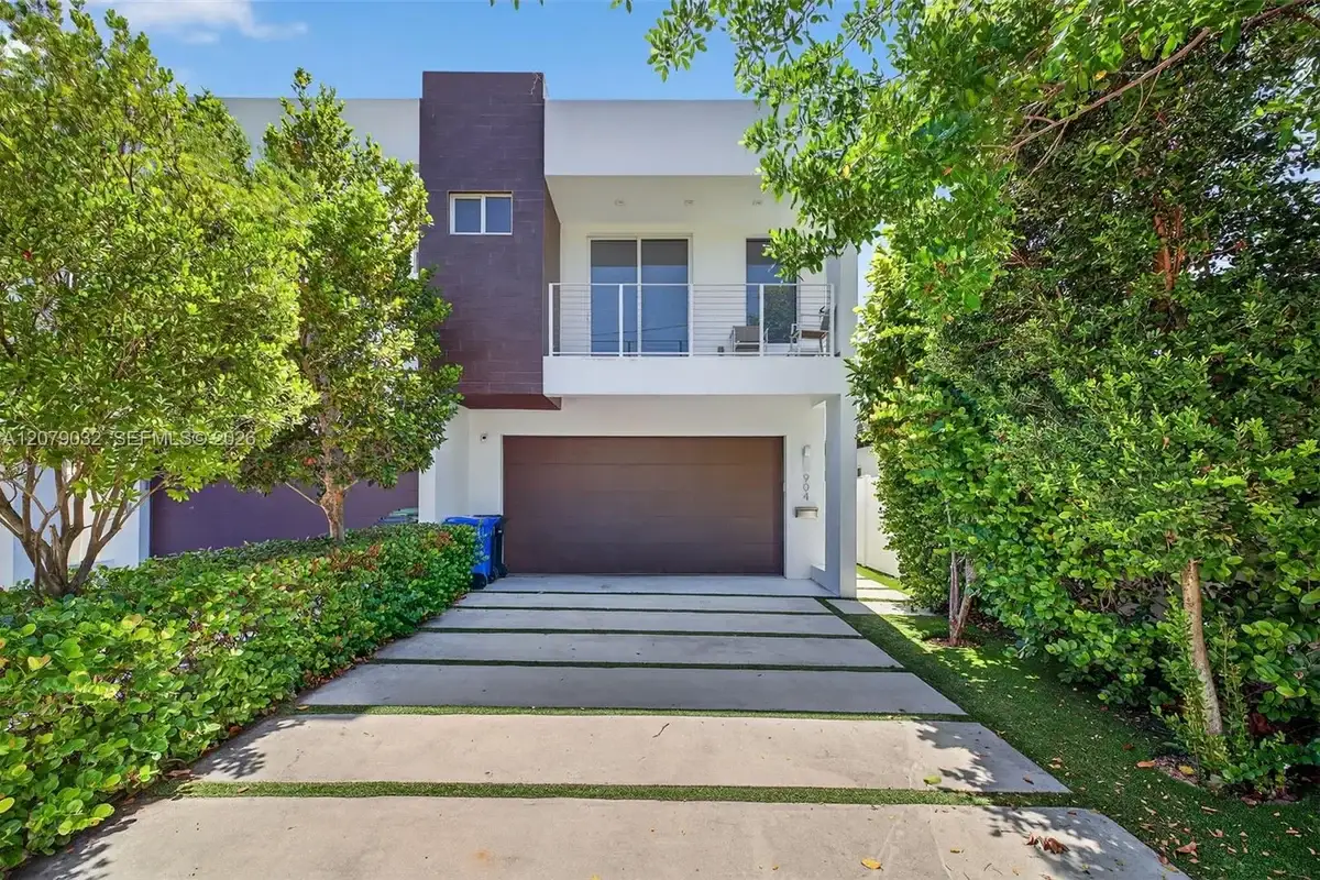 904 NE 15th Ave, Fort Lauderdale: photo 1 of 40