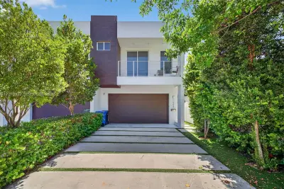 904 NE 15th Ave, Fort Lauderdale: photo 1 of 40