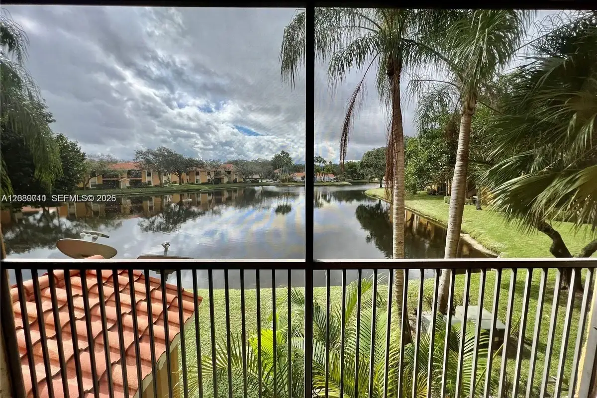 3858 Coral Tree Cir #206, Coconut Creek: photo 1 of 28