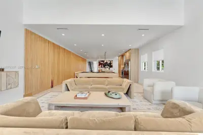617 NE 14th Ave, Fort Lauderdale: photo 1 of 38