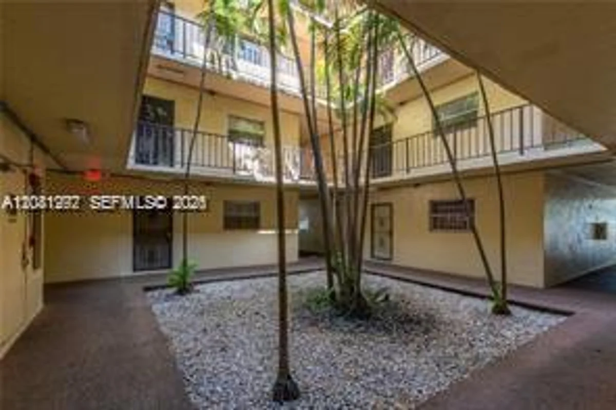 11905 NE 2nd Ave #C102, North Miami: photo 1 of 11