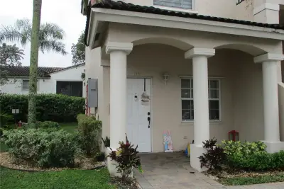 5630 NW 114th Path #101, Doral: photo 1 of 17