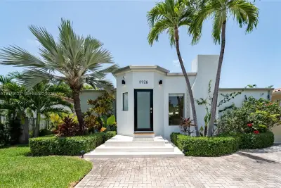 8926 Emerson Ave, Surfside: photo 1 of 31