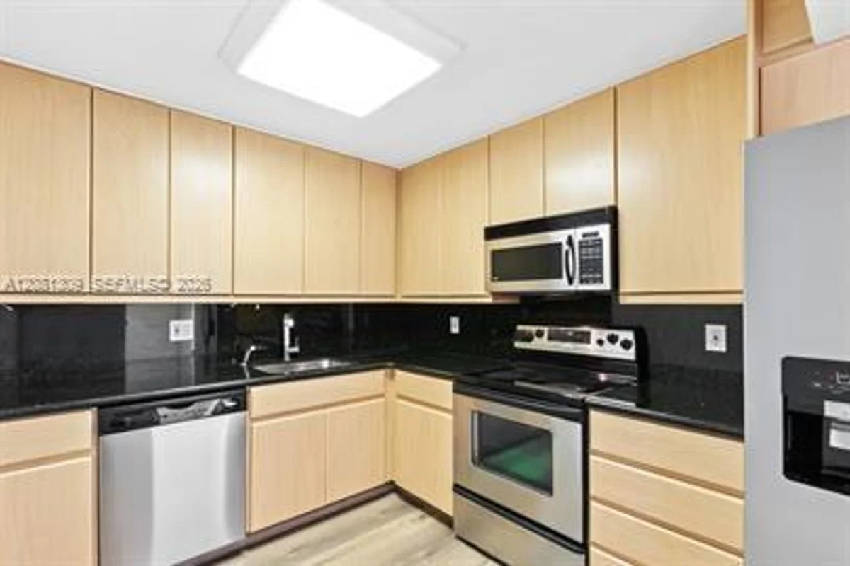 2500 Parkview Dr #1216, Hallandale Beach: photo 1 of 24