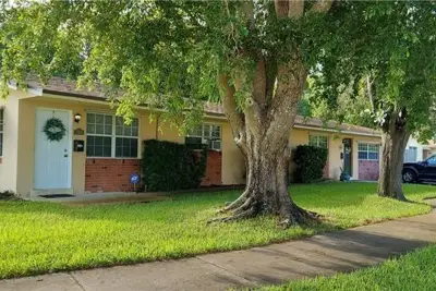 738 SW 5th Ave, Hallandale Beach: photo 1 of 21