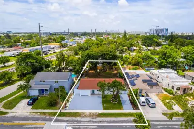 254 SW 4th St, Dania Beach: photo 1 of 40