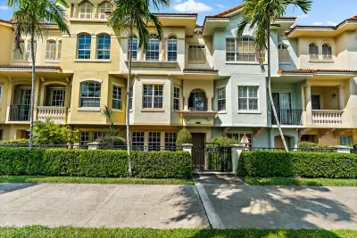 2558 Gardens Pkwy, Palm Beach Gardens: photo 1 of 26