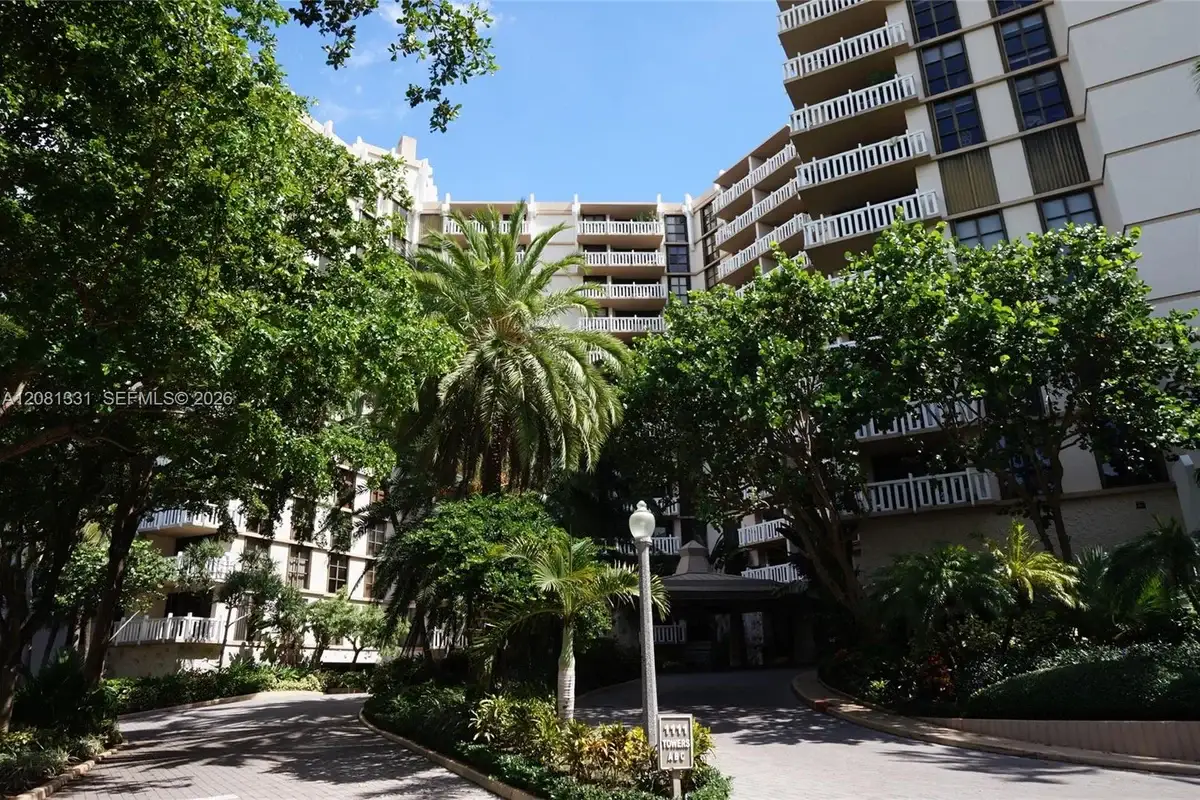 1121 Crandon Blvd #E1006, Key Biscayne: photo 1 of 37