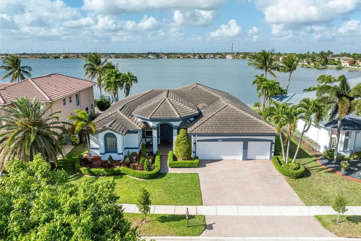 18633 SW 24th St, Miramar: photo 1 of 45