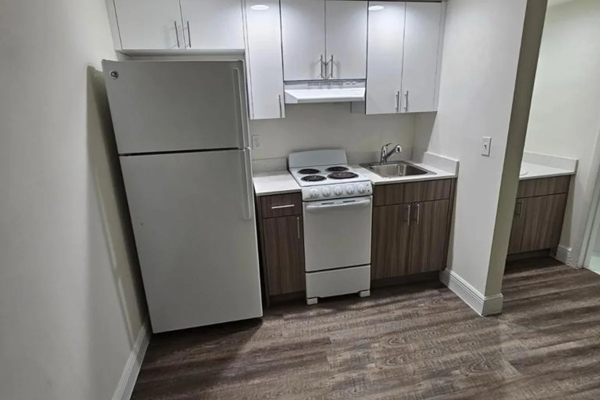 18335 NW 68 Ave #323A, Hialeah: photo 1 of 13