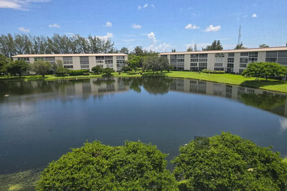 1902 Bermuda Cir #E4, Coconut Creek: photo 1 of 37