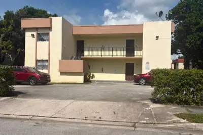 14002 NE 2nd Ct #2-2-2, Miami: photo 1 of 6