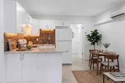 3251 SW 44th St #205, Dania Beach: photo 1 of 10