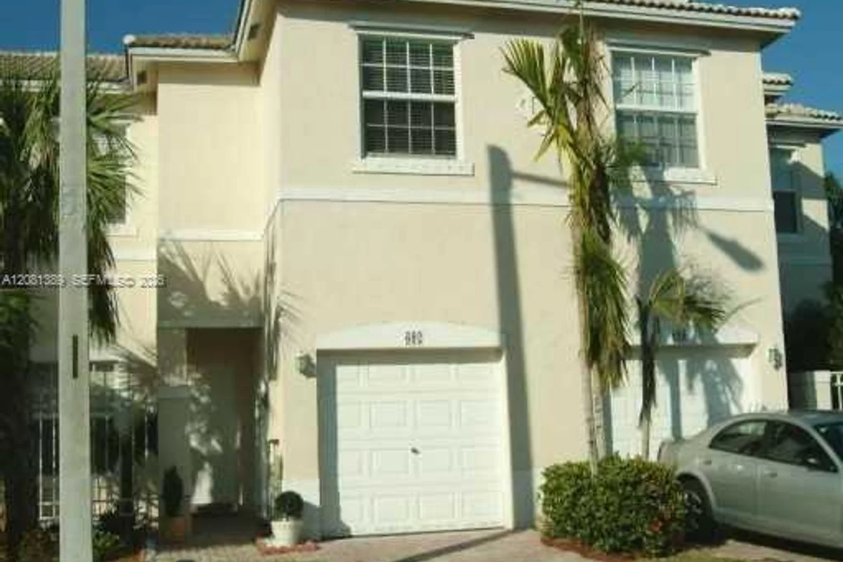 692 NW 170th Ter, Pembroke Pines: photo 1 of 31
