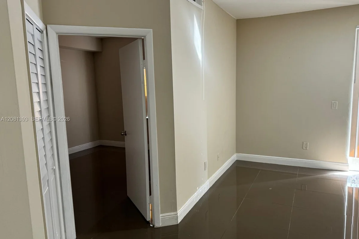 18324 NW 68th Ave #B, Hialeah: photo 1 of 4