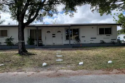 401 SW 8th St #A, Hallandale Beach: photo 1 of 19