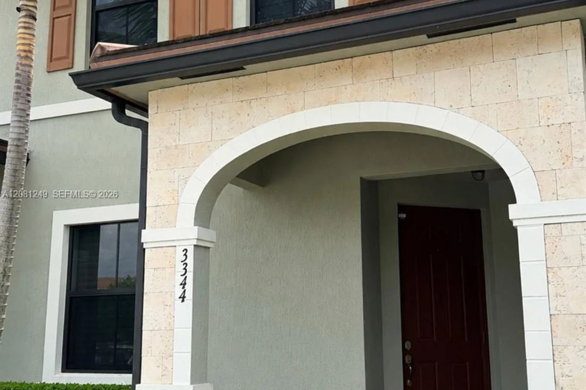 3344 W 105th Ter, Hialeah: photo 1 of 17