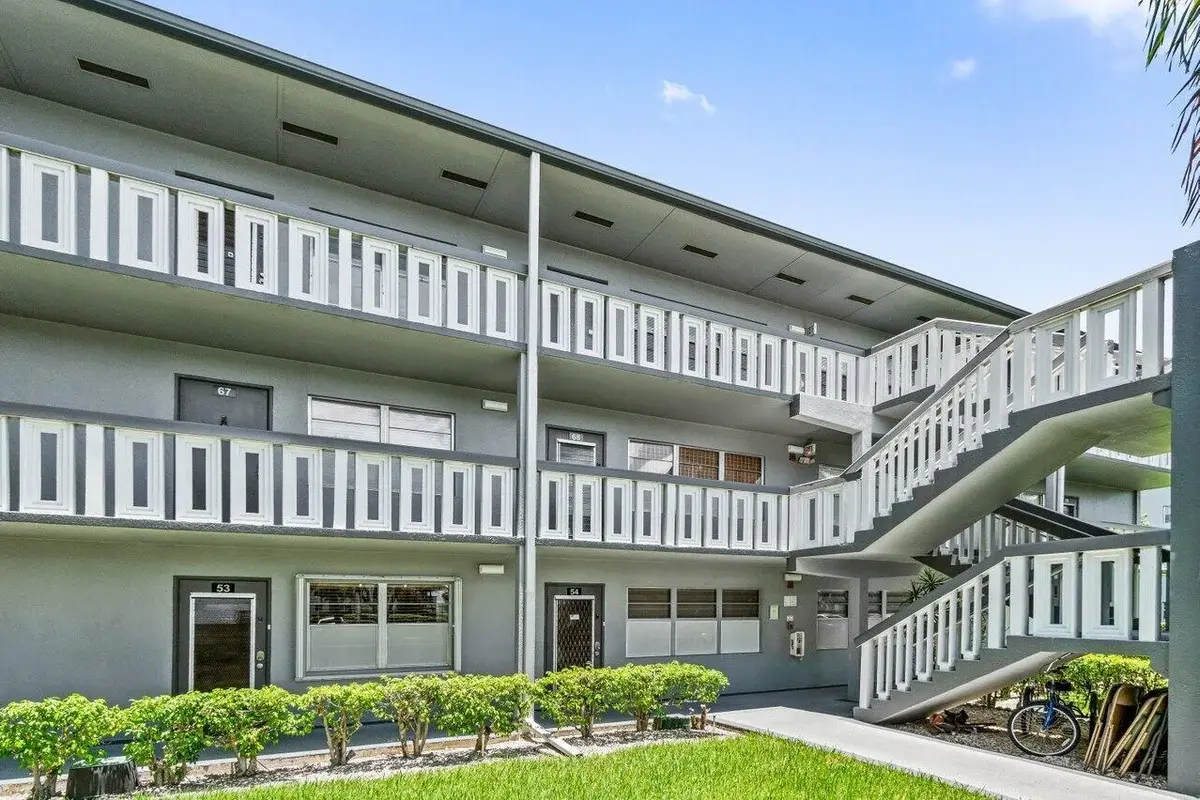 68 Suffolk B #680, Boca Raton: photo 1 of 26