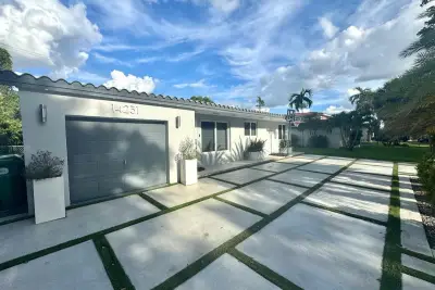14231 Lake Candlewood Ct, Miami Lakes: photo 1 of 11