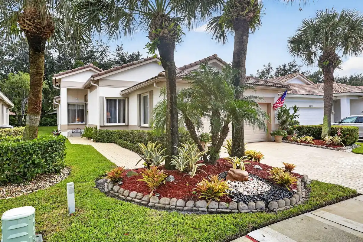 2260 Sapphire Cir, West Palm Beach: photo 1 of 89