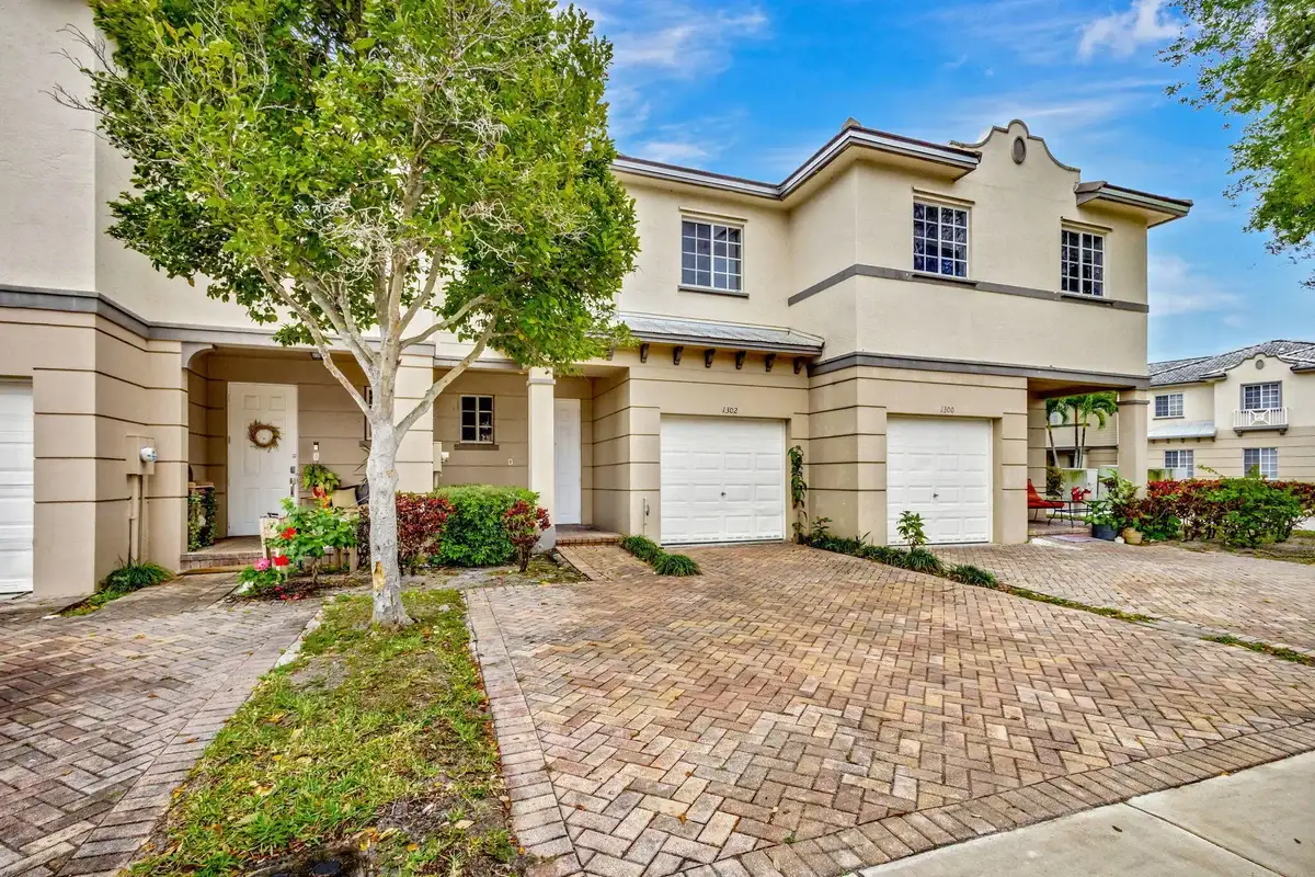 1302 Lucaya Dr, Riviera Beach: photo 1 of 51