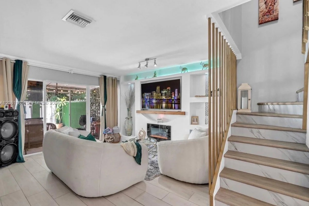 789 Crystal Lake Dr, Deerfield Beach: photo 1 of 27