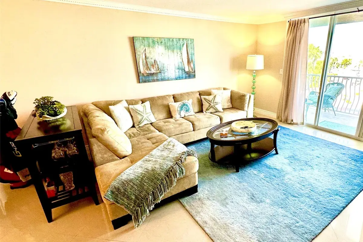 1 Las Olas Cir #415, Fort Lauderdale: photo 1 of 17