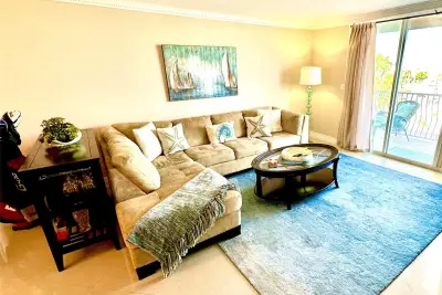 1 Las Olas Cir #415, Fort Lauderdale: photo 1 of 17