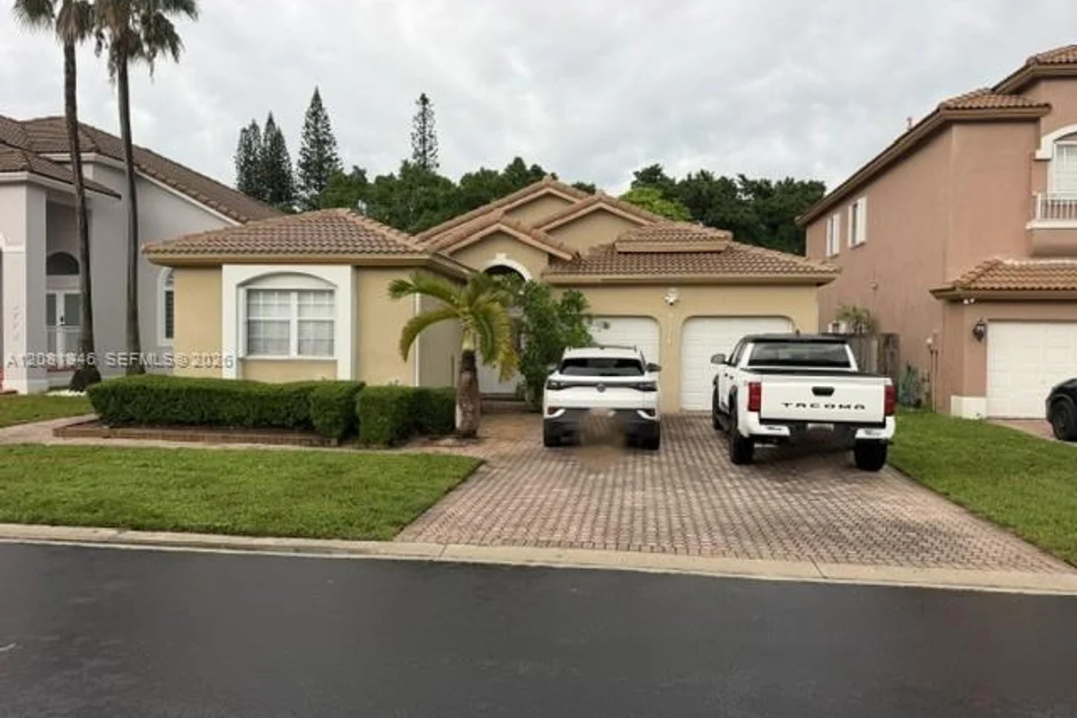 9771 NW 32nd St, Doral: photo 1 of 1