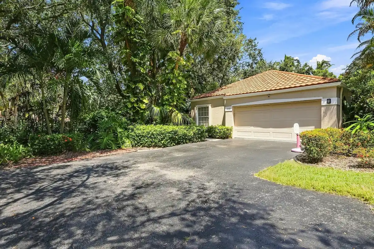 1031 NW 108th Ave, Plantation: photo 1 of 58