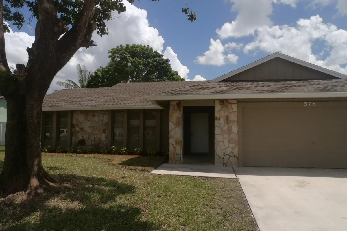 376 La Mancha Ave, Royal Palm Beach: photo 1 of 17
