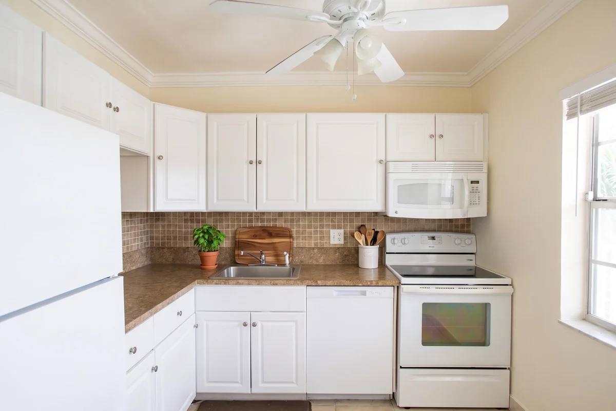 551 NW 80th Ter #203, Margate: photo 1 of 19