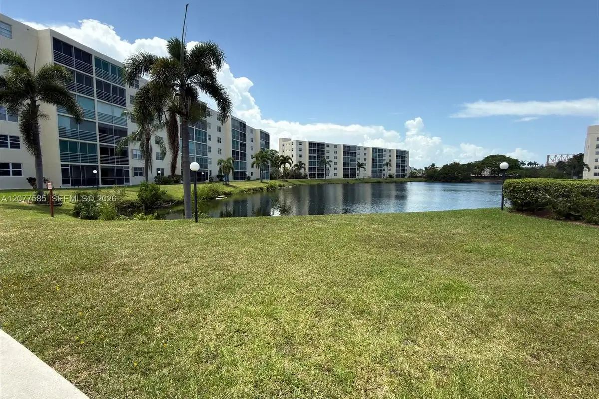 141 SE 3rd Ave #106, Dania Beach: photo 1 of 17