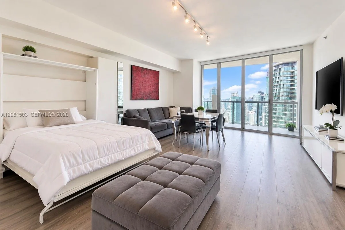 475 Brickell Ave #4910, Miami: photo 1 of 10