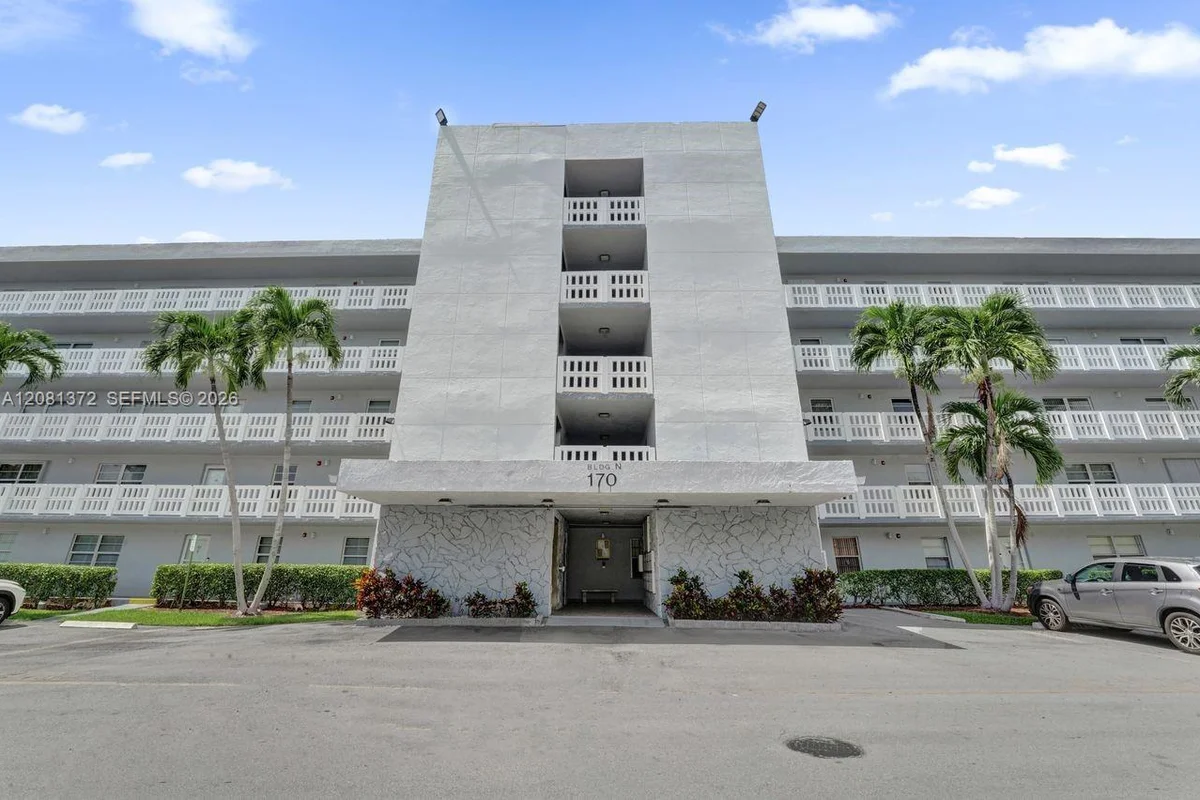 170 SE 5th Ave #405, Dania Beach: photo 1 of 31