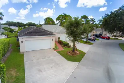 1066 Island Manor Dr, Greenacres: photo 1 of 32