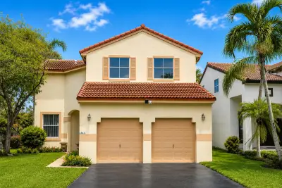 18431 NW 18th St, Pembroke Pines: photo 1 of 34