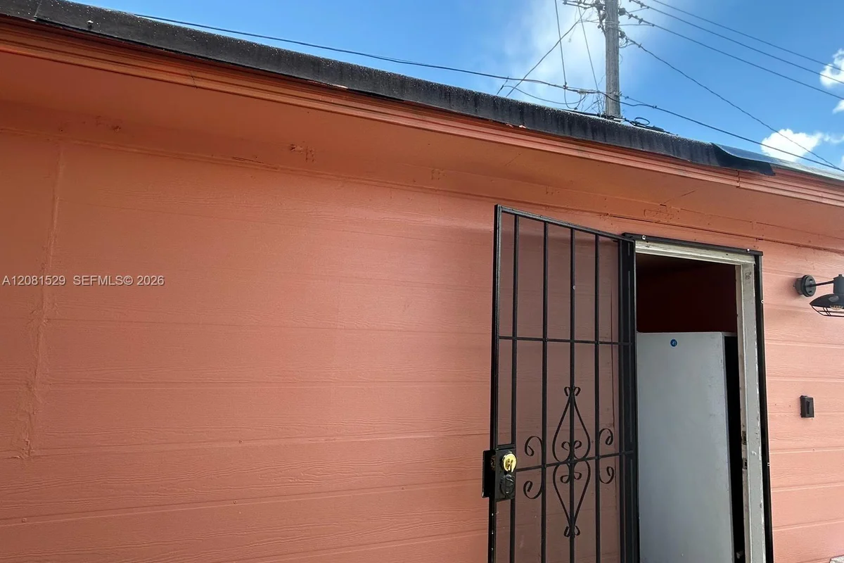 115 NW 193rd St #2, Miami Gardens: photo 1 of 17
