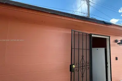 115 NW 193rd St #2, Miami Gardens: photo 1 of 17