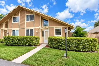 232 Maplecrest Cir, Jupiter: photo 1 of 34