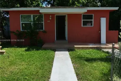 1840 NW 112th St, Miami: photo 1 of 3