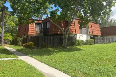 2200 White Pine Cir #B, West Palm Beach: photo 1 of 36
