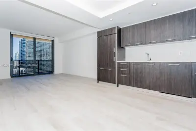 45 SW 9th St #3204, Miami: photo 1 of 16