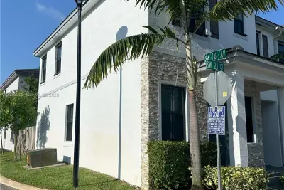 1602 SW 28th Ct, Fort Lauderdale: photo 1 of 30